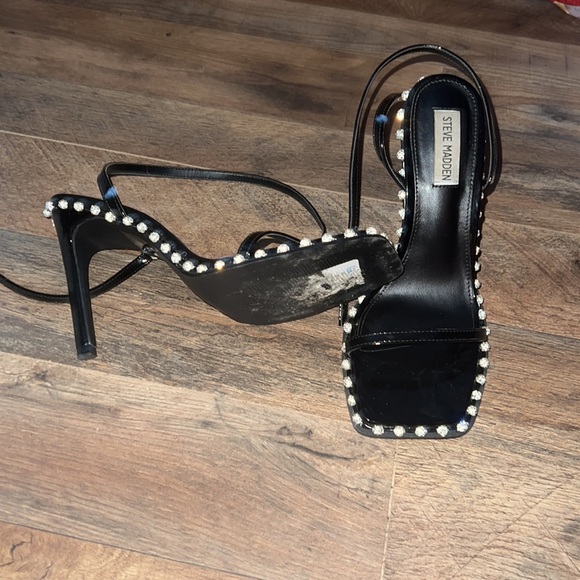 Heels - Picture 2 of 12